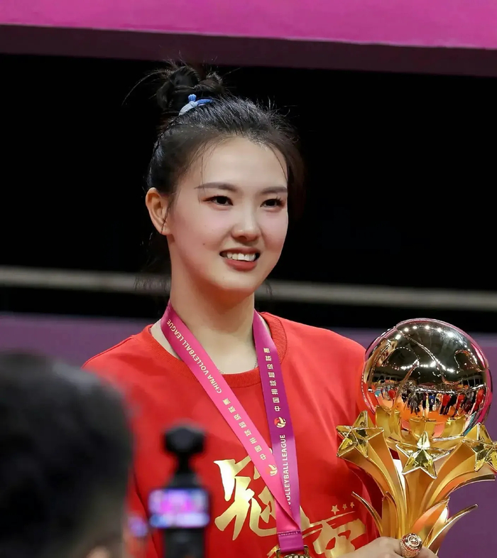 足球-排球中的二代很多：张常宁王茜倪非凡陈馨彤杨舒茗都是名将之后|中国男排|女排队员|邹佳琪|江苏女排|云南女排_新浪体育_新浪新闻