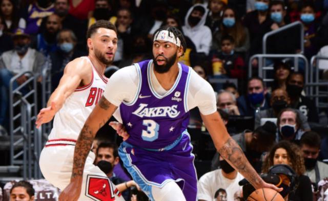 NBA-憋屈到情绪失控！戴维斯遭疯狂包夹 湖人无力应对